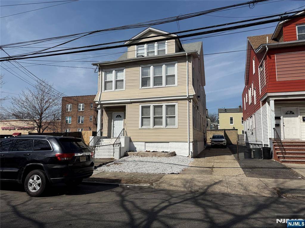 Newark, NJ 07112,387 Leslie ST