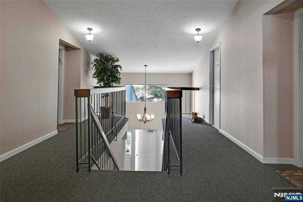 Roxbury Township, NJ 07852,11 Drake LN