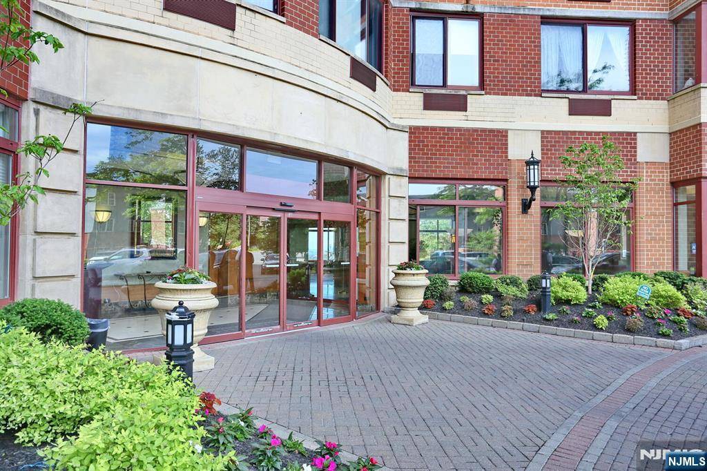 Fort Lee, NJ 07024,100 Old Palisade RD #PL14