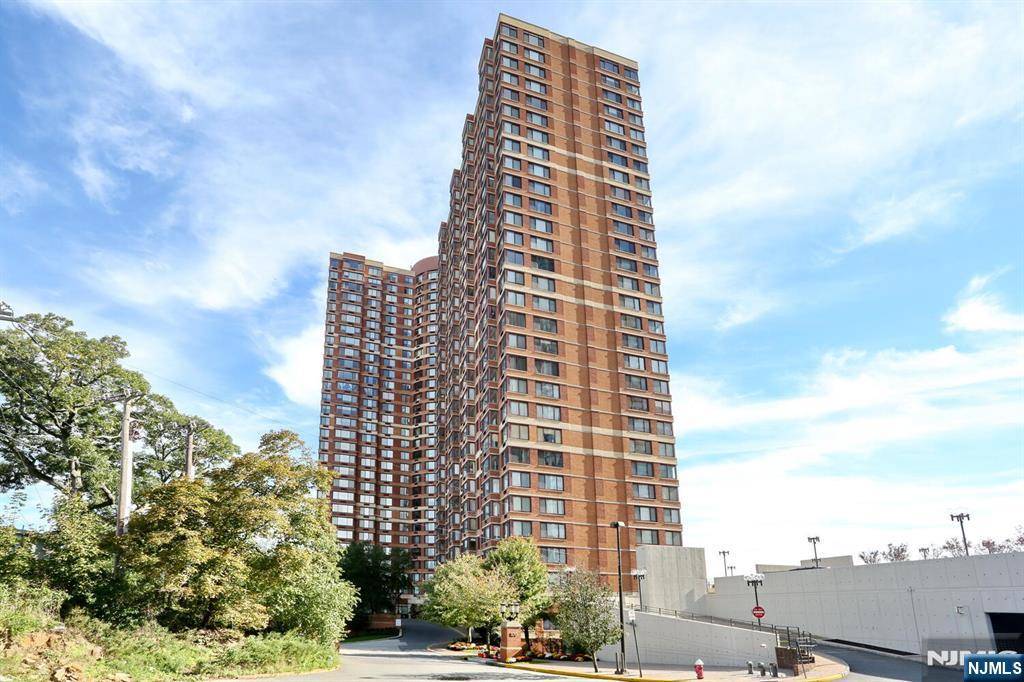 Fort Lee, NJ 07024,100 Old Palisade RD #PL14
