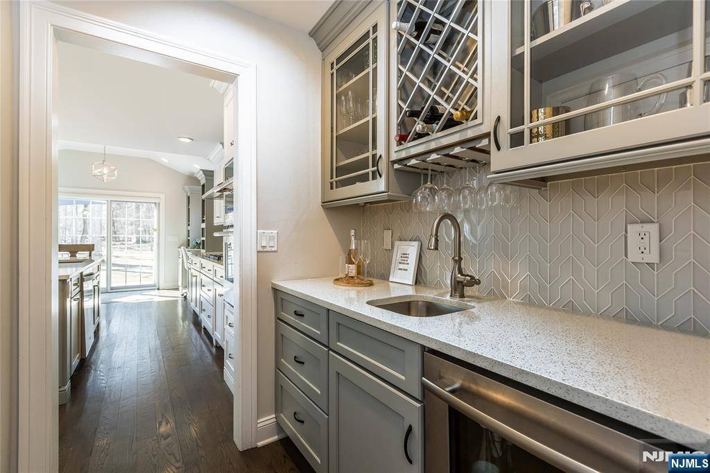 Livingston, NJ 07039,37 Bryant DR