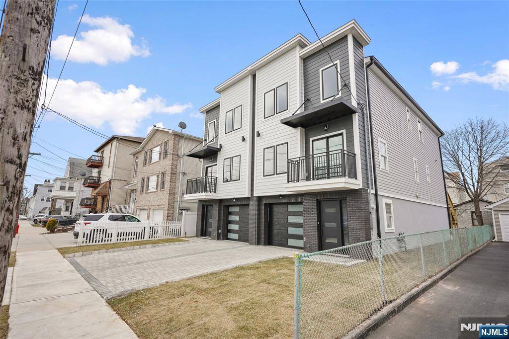 Kearny, NJ 07032,403 B Maple ST