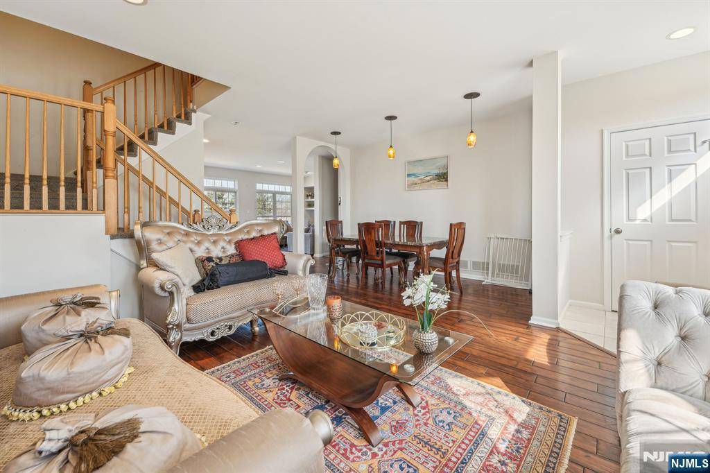 Woodland Park, NJ 07424,32 Winding