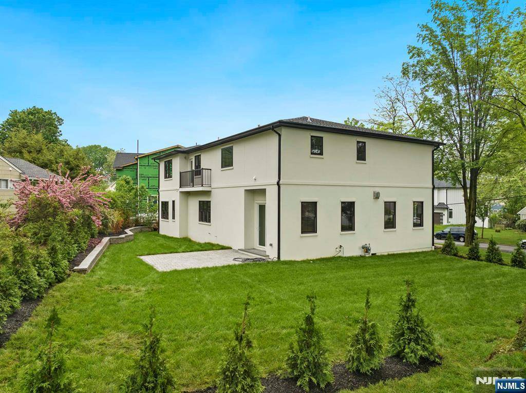 Paramus, NJ 07652,331 Harrison ST