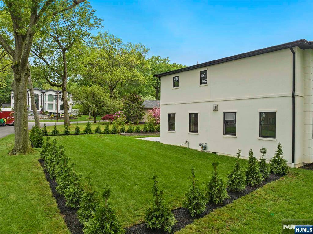 Paramus, NJ 07652,331 Harrison ST