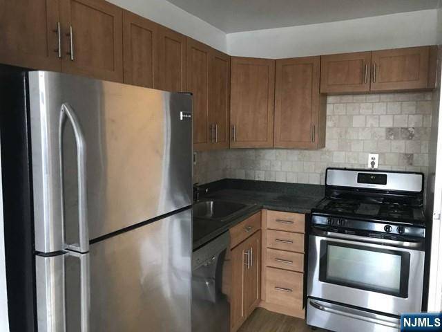 Passaic, NJ 07055,285 Aycrigg AVE #14F
