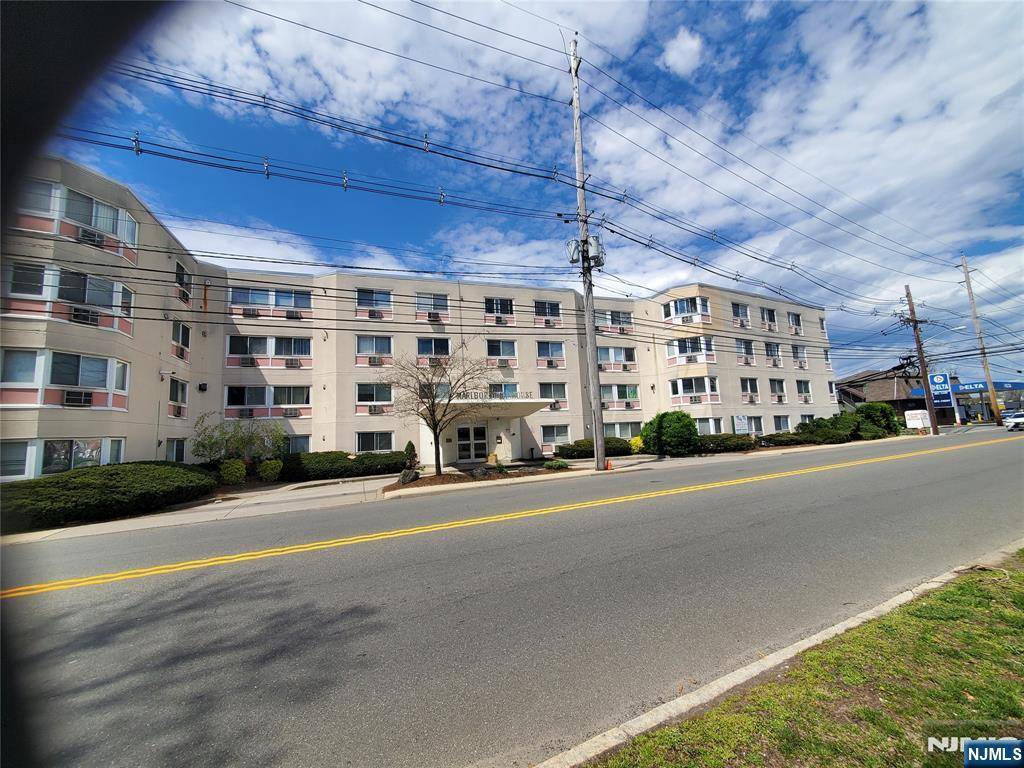Palisades Park, NJ 07650,333 Grand AVE #3F
