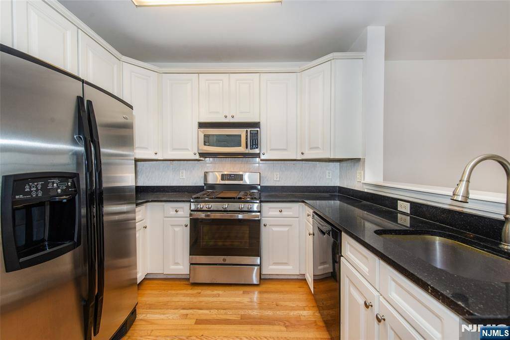 Jersey City, NJ 07305,5 Tribeca AVE #509