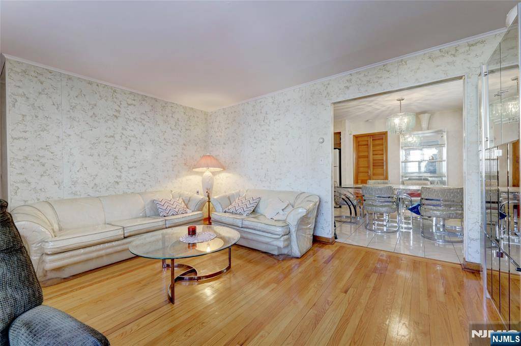 Harrison, NJ 07029,613 Warren ST