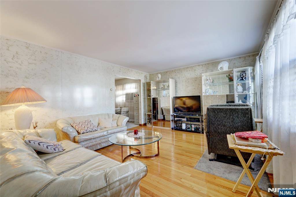 Harrison, NJ 07029,613 Warren ST