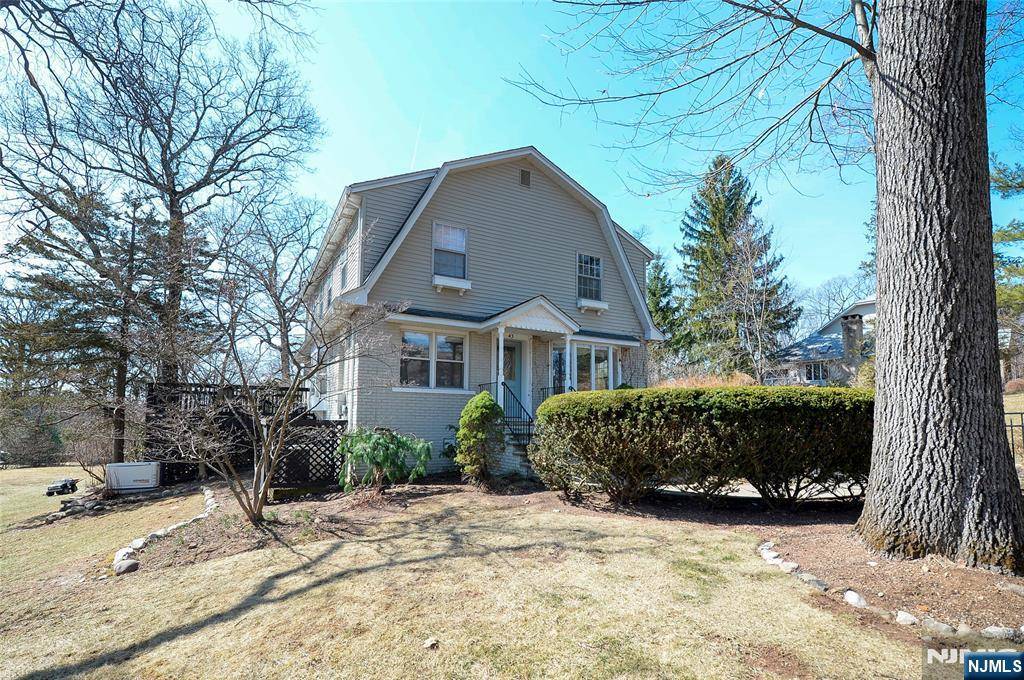 Oakland, NJ 07436,43 Roth AVE