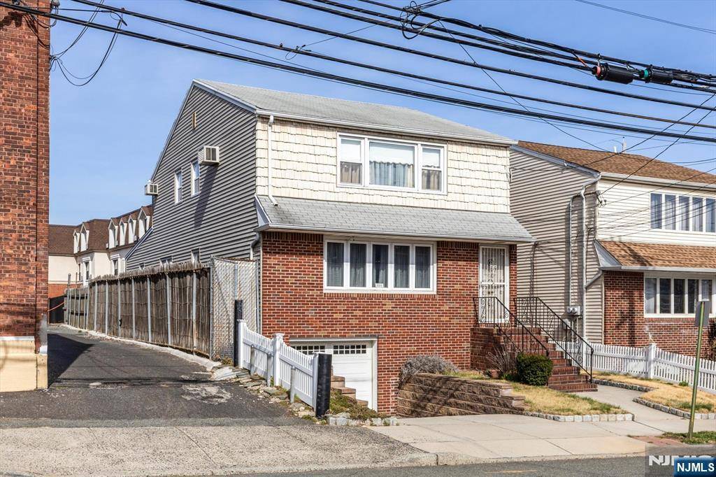 Kearny, NJ 07032,291 Laurel AVE
