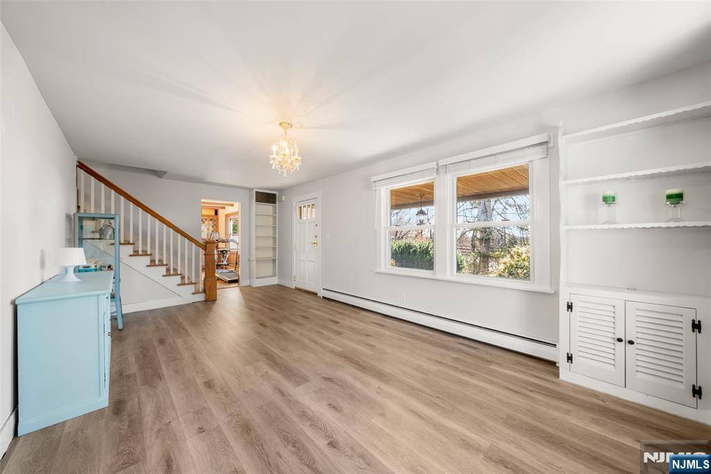 Allendale, NJ 07401,87 E Crescent AVE