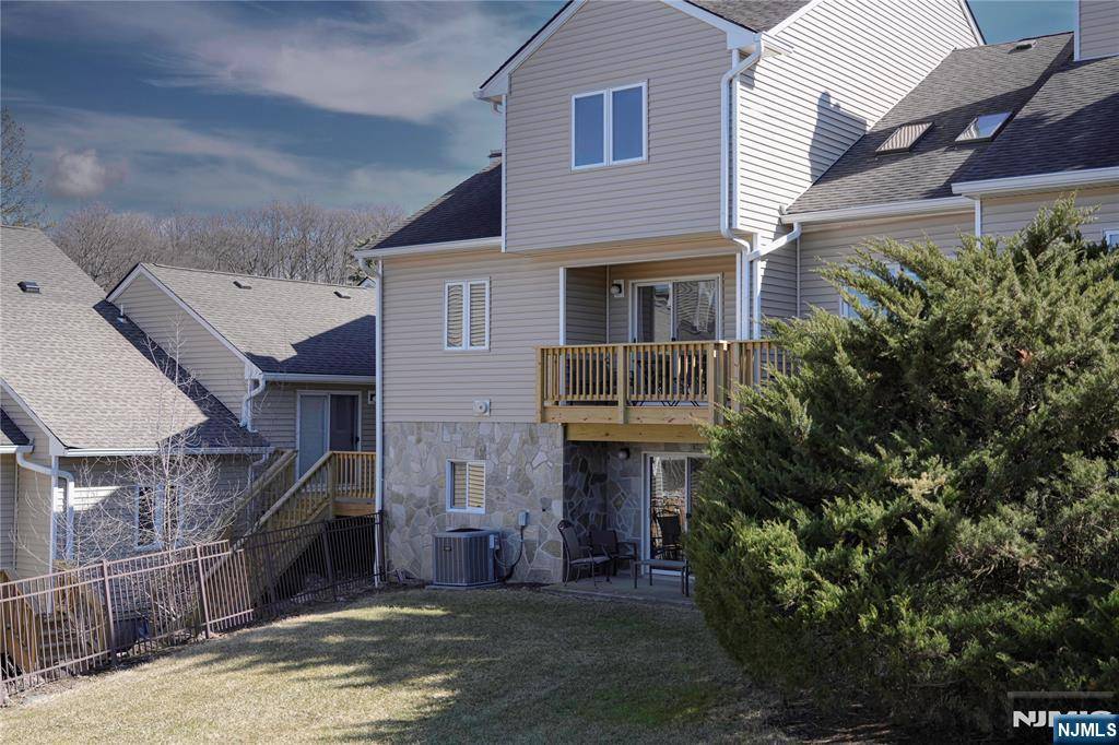 West Orange, NJ 07052,49 Fowler DR