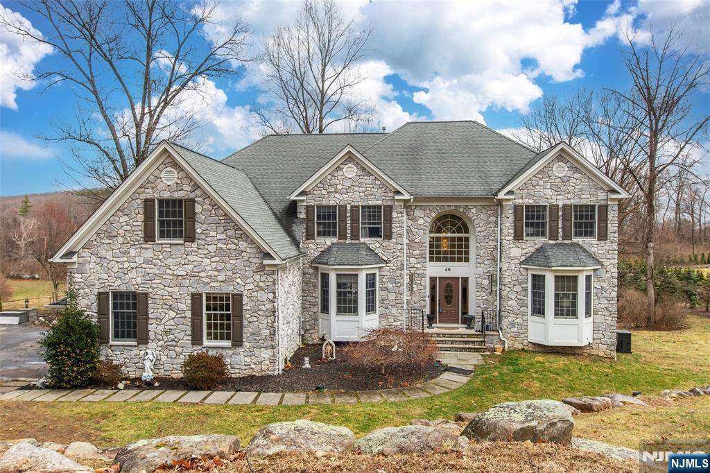 West Milford, NJ 07480,45 Hearthstone DR