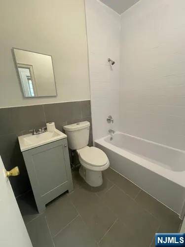 Belleville, NJ 07109,41 Heckel ST #2R