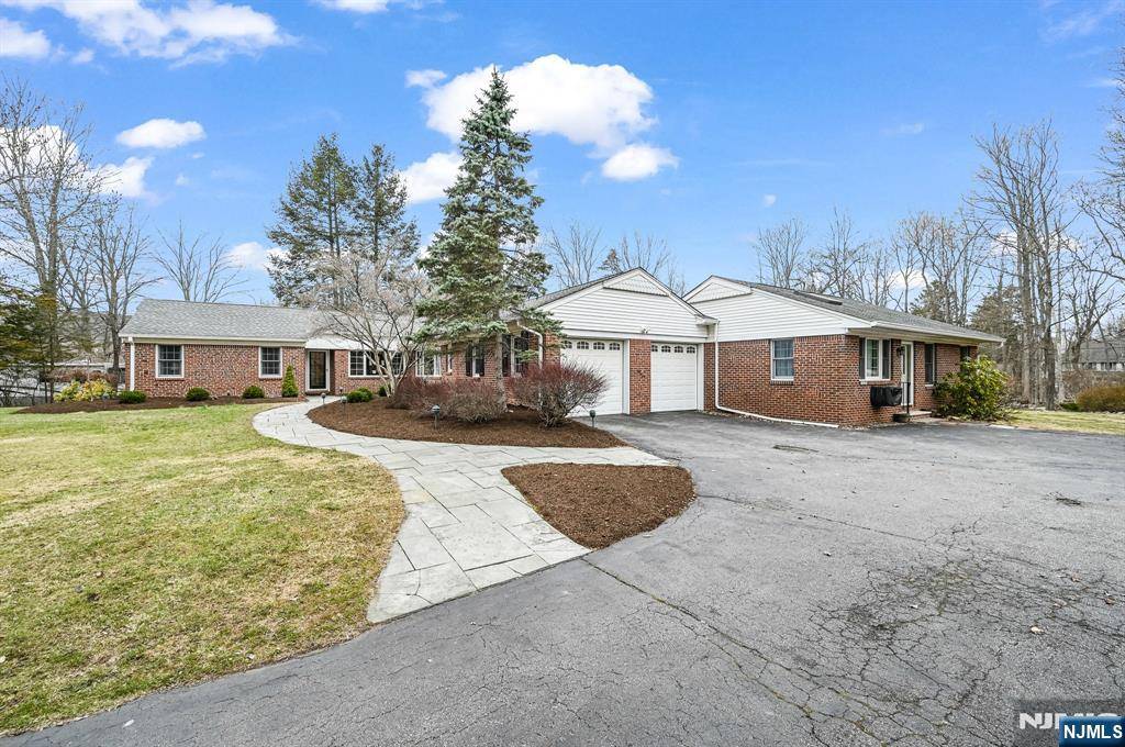 Oakland, NJ 07436,7 Chuckanutt DR