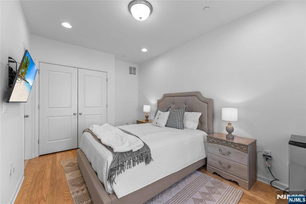 Wood Ridge, NJ 07075,281 Bradley DR