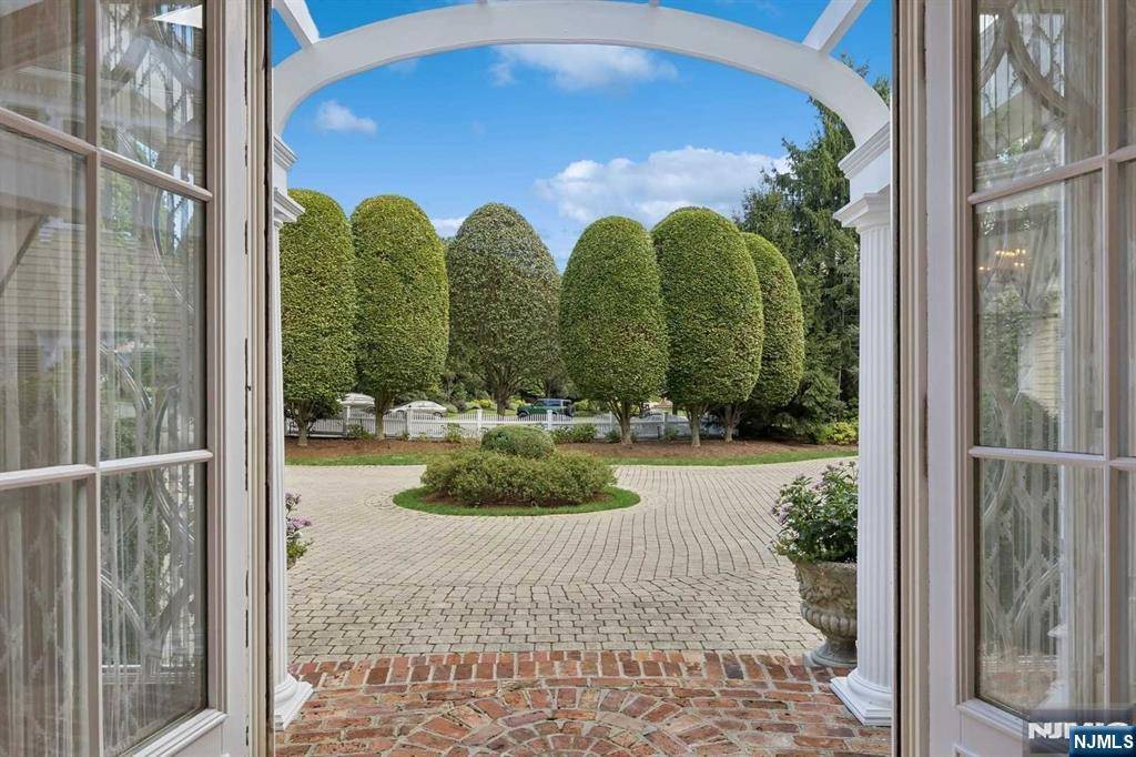 Franklin Lakes, NJ 07417,106 Greenfield HL