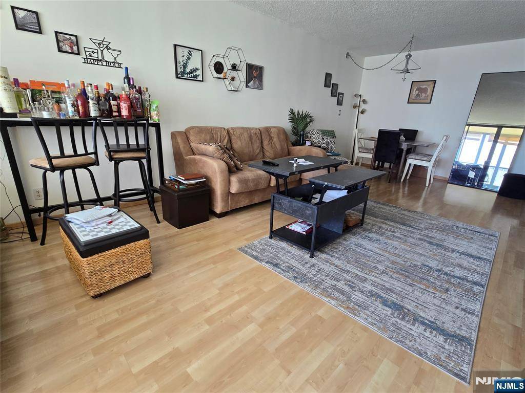 Cliffside Park, NJ 07010,300 Winston DR #620