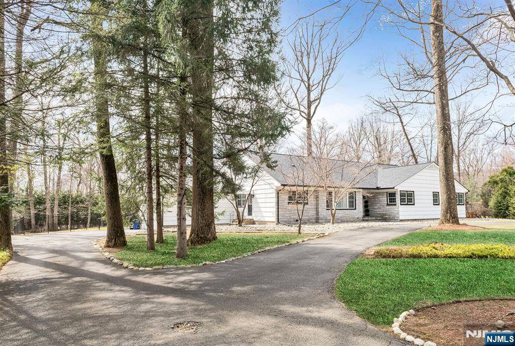 Upper Saddle River, NJ 07458,22 Rising Ridge RD