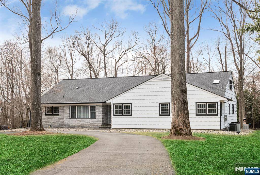 Upper Saddle River, NJ 07458,22 Rising Ridge RD
