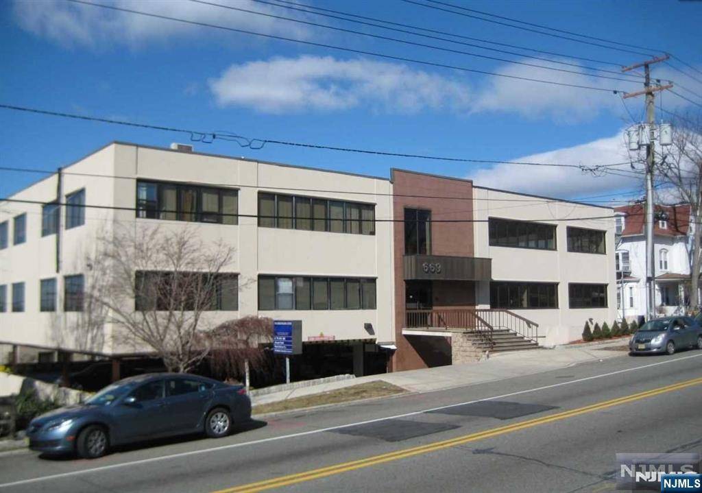 Ridgefield, NJ 07657,669 Broad AVE #103