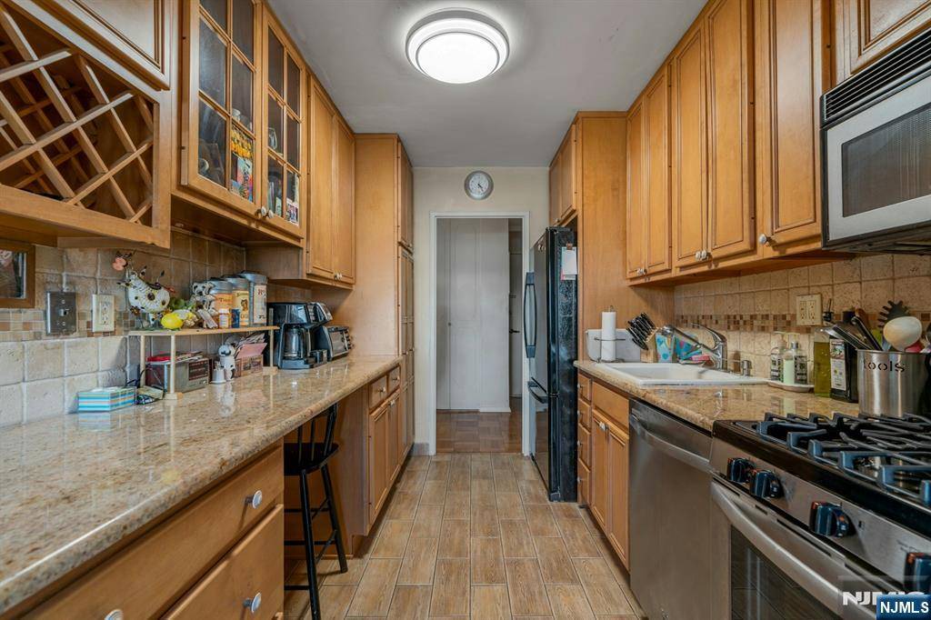 Fort Lee, NJ 07024,2000 Linwood AVE #9W