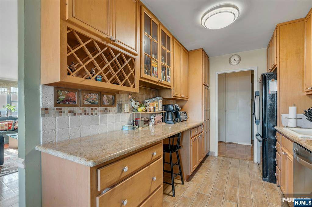Fort Lee, NJ 07024,2000 Linwood AVE #9W