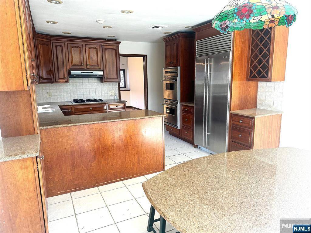 Englewood Cliffs, NJ 07632,24 7th ST