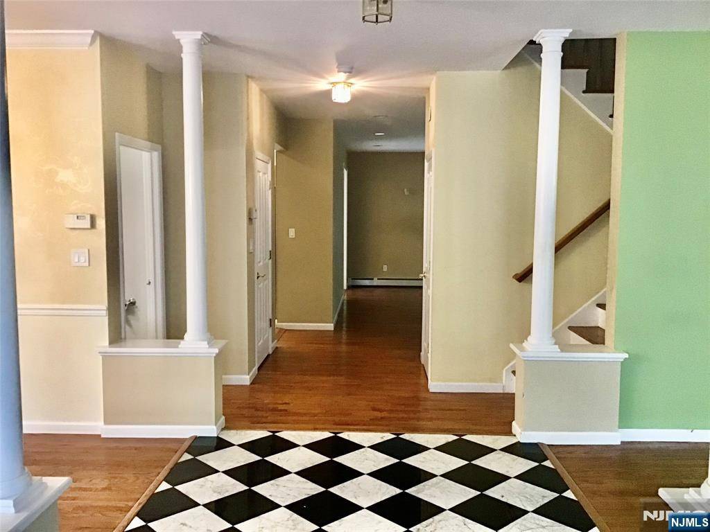 Old Tappan, NJ 07675,159 Brownstone