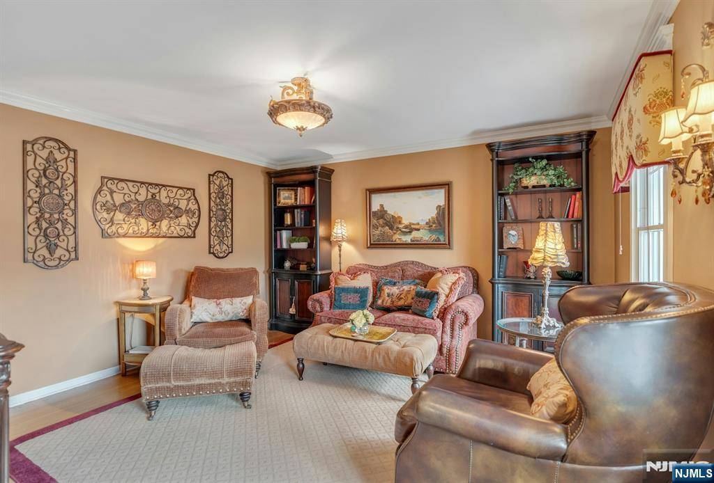 Oakland, NJ 07436,23 Butternut CT