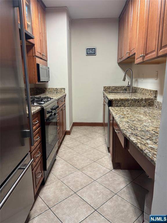 Fort Lee, NJ 07024,2077 Center AVE #20F