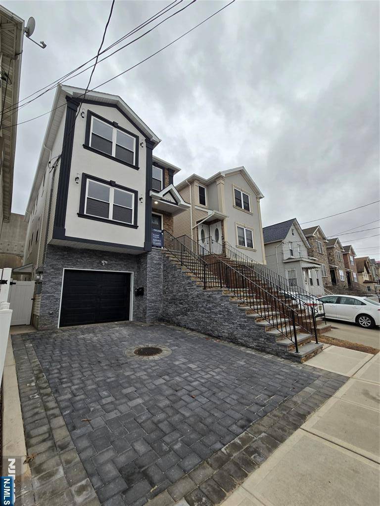 Elizabeth, NJ 07206,208 Atlantic ST #1ST FLOOR