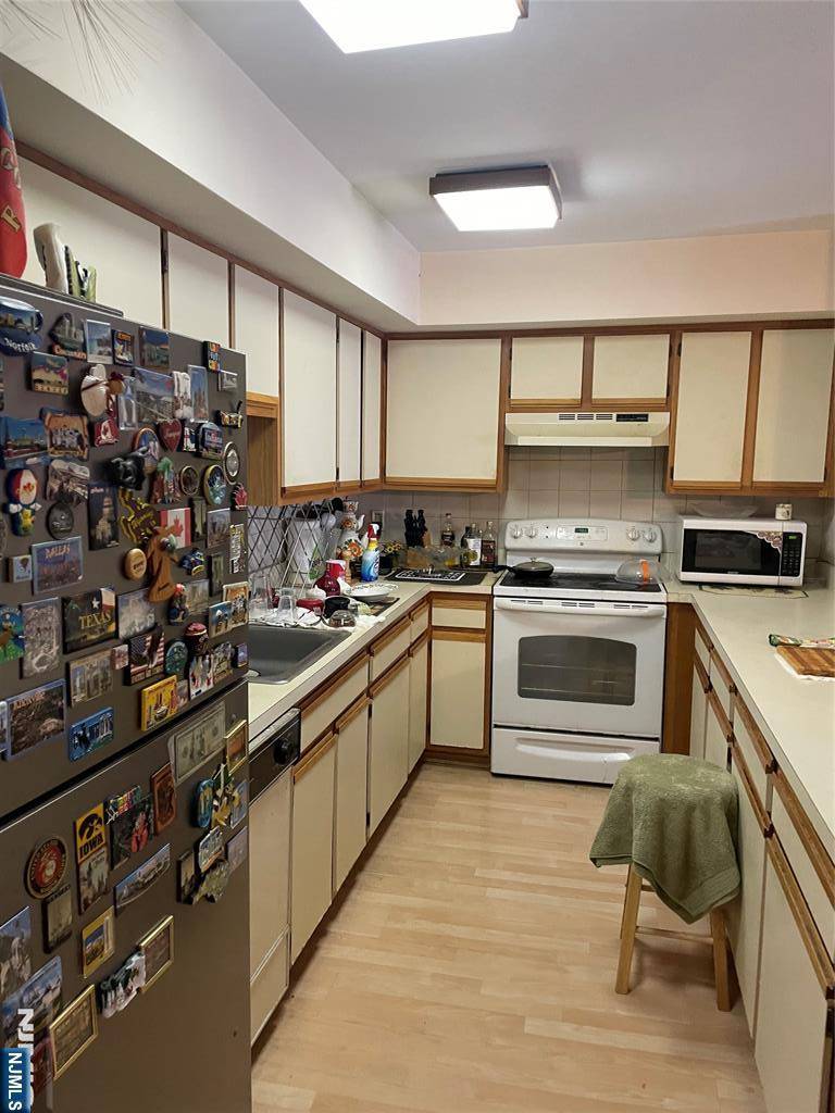 Garfield, NJ 07026,19 Plauderville AVE #206