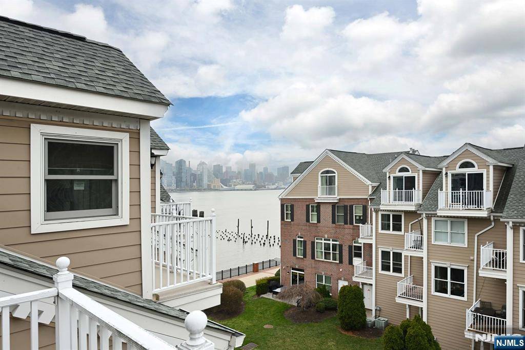 West New York, NJ 07093,490 Fulton CT