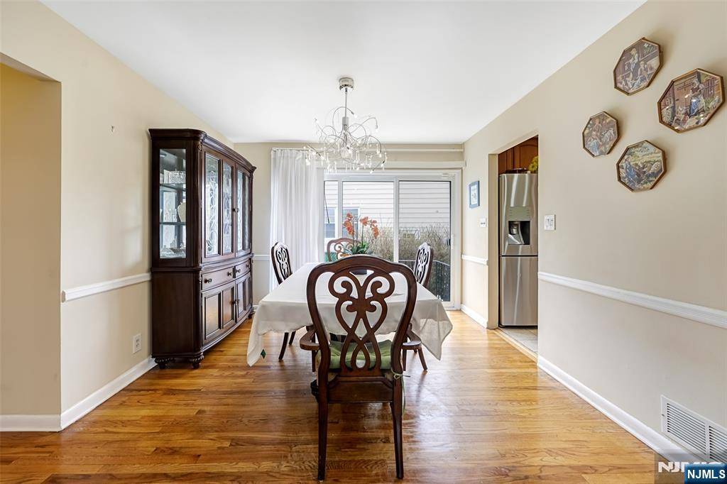 Clifton, NJ 07013,167 Rolling Hills RD