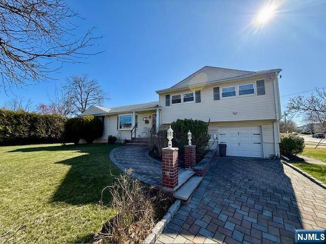 Clifton, NJ 07013,167 Rolling Hills RD
