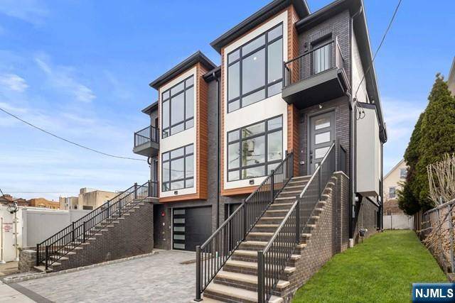 Cliffside Park, NJ 07010,366 Nelson AVE