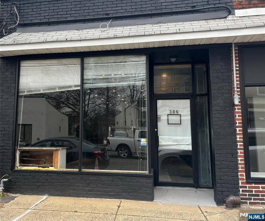 Teaneck, NJ 07666,306 Queen Anne RD