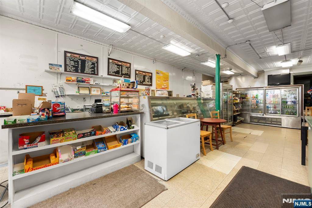 Clifton, NJ 07013,117 Valley RD