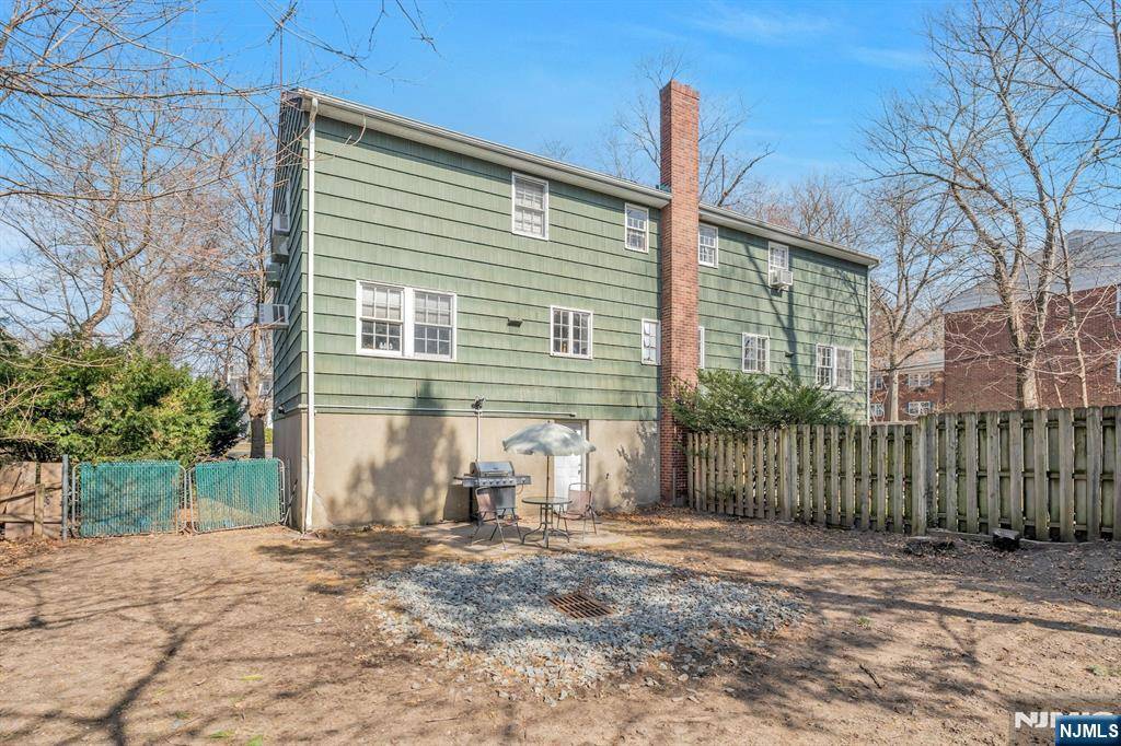 Tenafly, NJ 07670,60 Demott ST