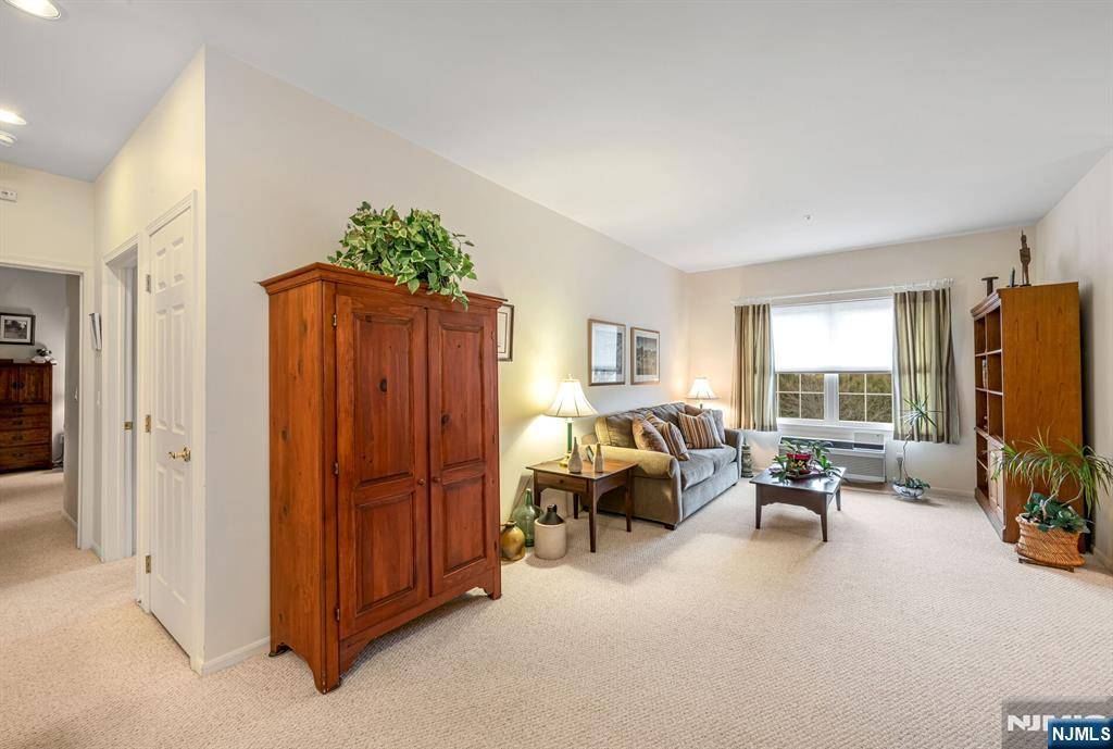 West Milford, NJ 07480,4 Richmond RD #308