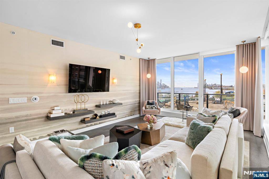 Weehawken, NJ 07086,1200 Ave At Port Imperial #518