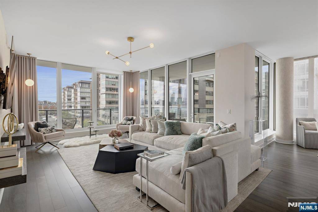 Weehawken, NJ 07086,1200 Ave At Port Imperial #518