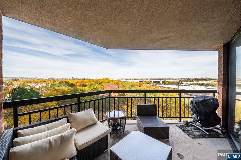 Secaucus, NJ 07094,719 Harmon Cove Towers #719