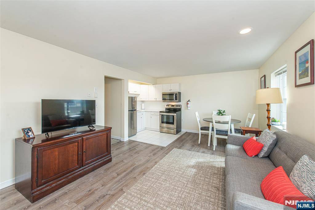 Millburn, NJ 07041,206 Main ST #C778B
