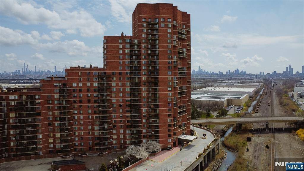 Secaucus, NJ 07094,706 Harmon Cove Tower #706