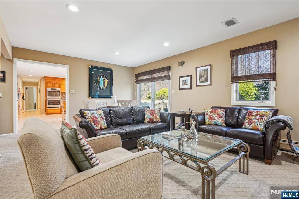 West Orange, NJ 07052,39 Cunningham DR