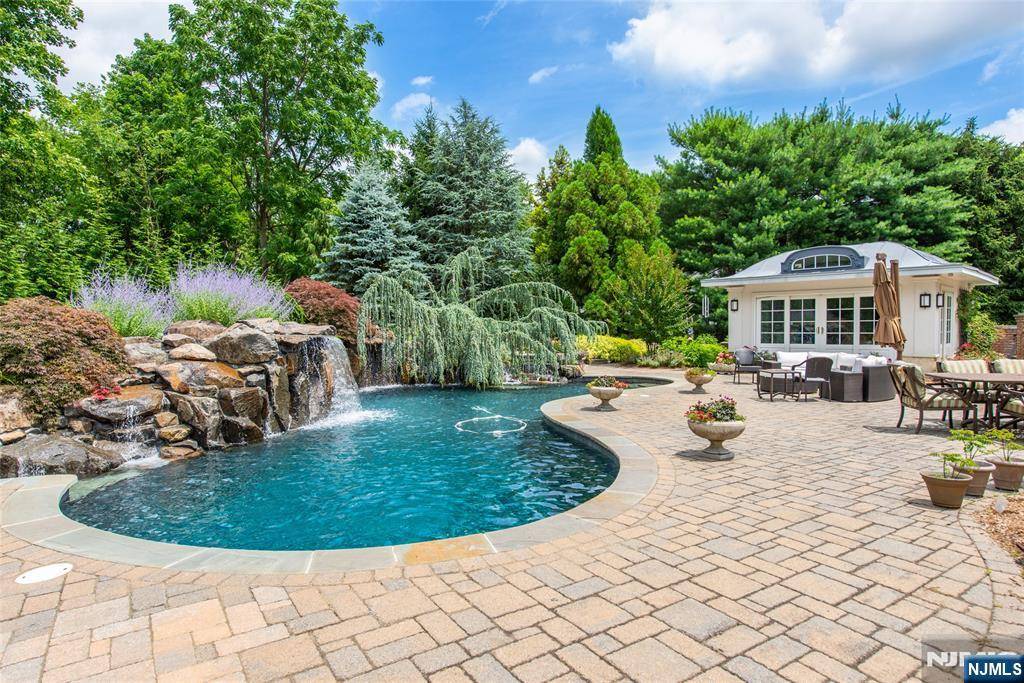 Franklin Lakes, NJ 07417,703 Ginger LN